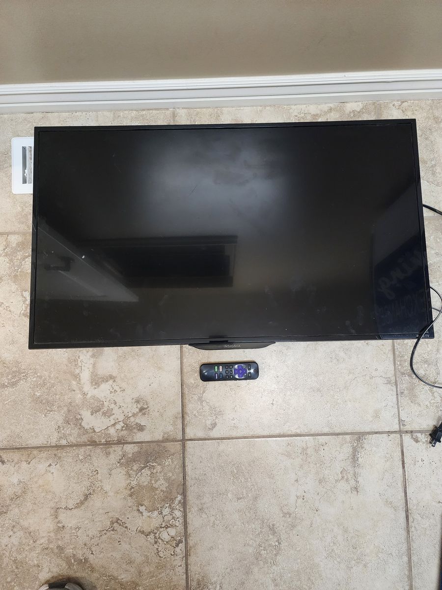 Insignia 39" 1080p Smart LED Roku TV