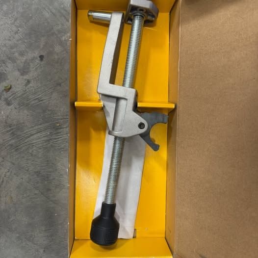 DeWalt Material Clamp