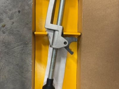 DeWalt Material Clamp