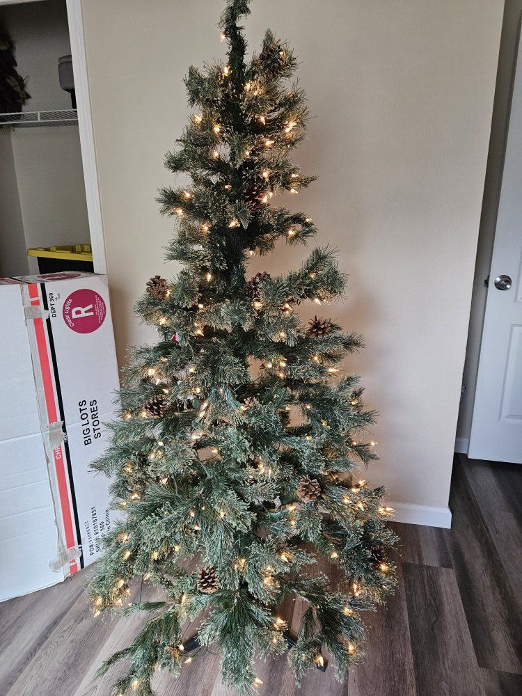 Winter Wonder Lane Jackson Cashmere 6ft Pre-Lit Christmas Tree 300 Clear Lights 418 Tips