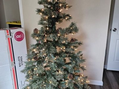 Winter Wonder Lane Jackson Cashmere 6ft Pre-Lit Christmas Tree 300 Clear Lights 418 Tips