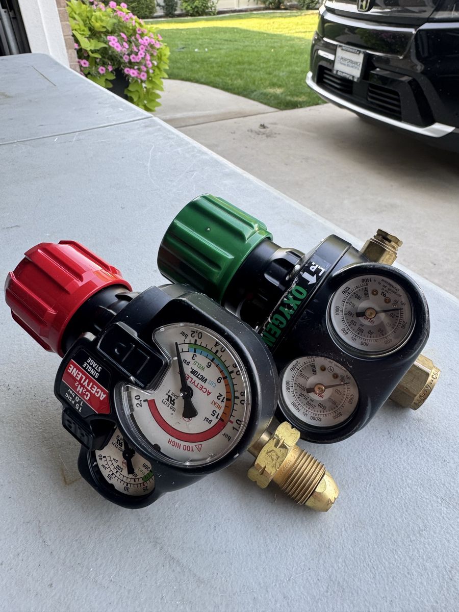 Victor EDGE Series Oxygen & Acetylene Regulator Set