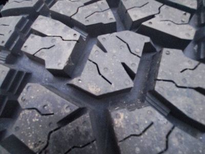 (1) brand new LT 275 70 18 Arison AT tire