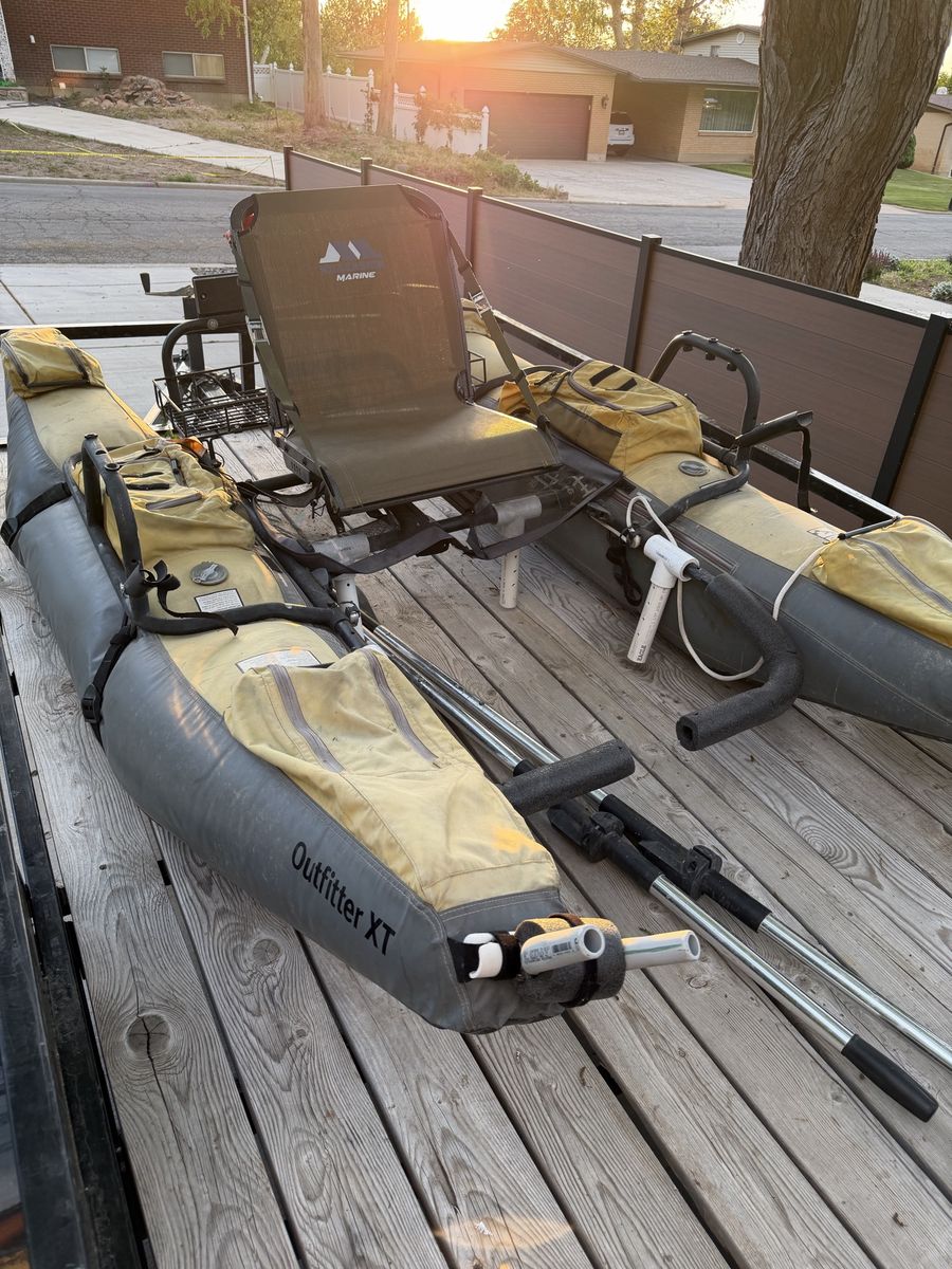 Fishing pontoon Outfitter XT
