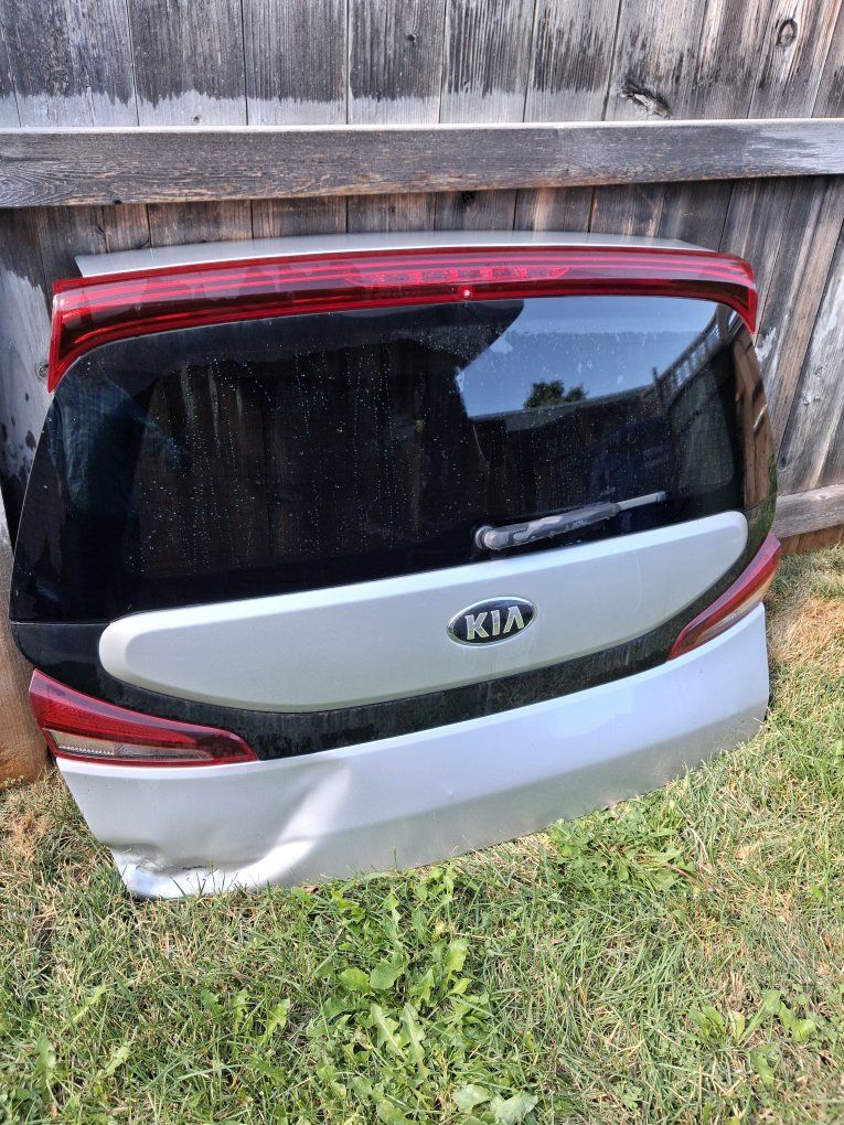 OEM Kia Hatchback Rear Liftgate Door with Glass and Lights
2022  KIA SOUL S 