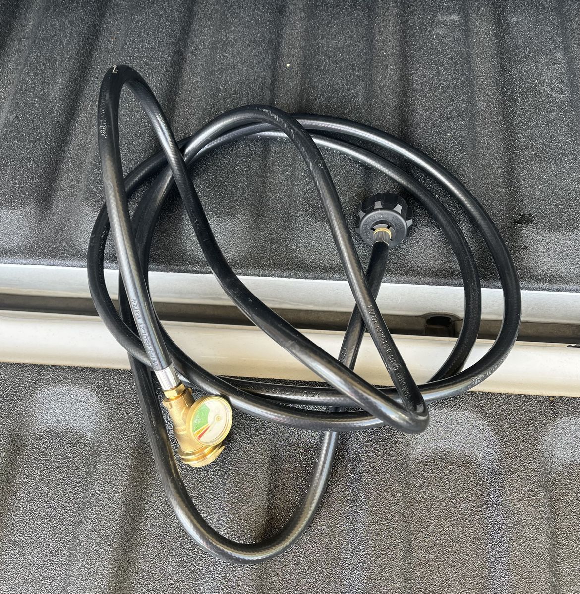 Propane 12 foot extension hose w/gauge