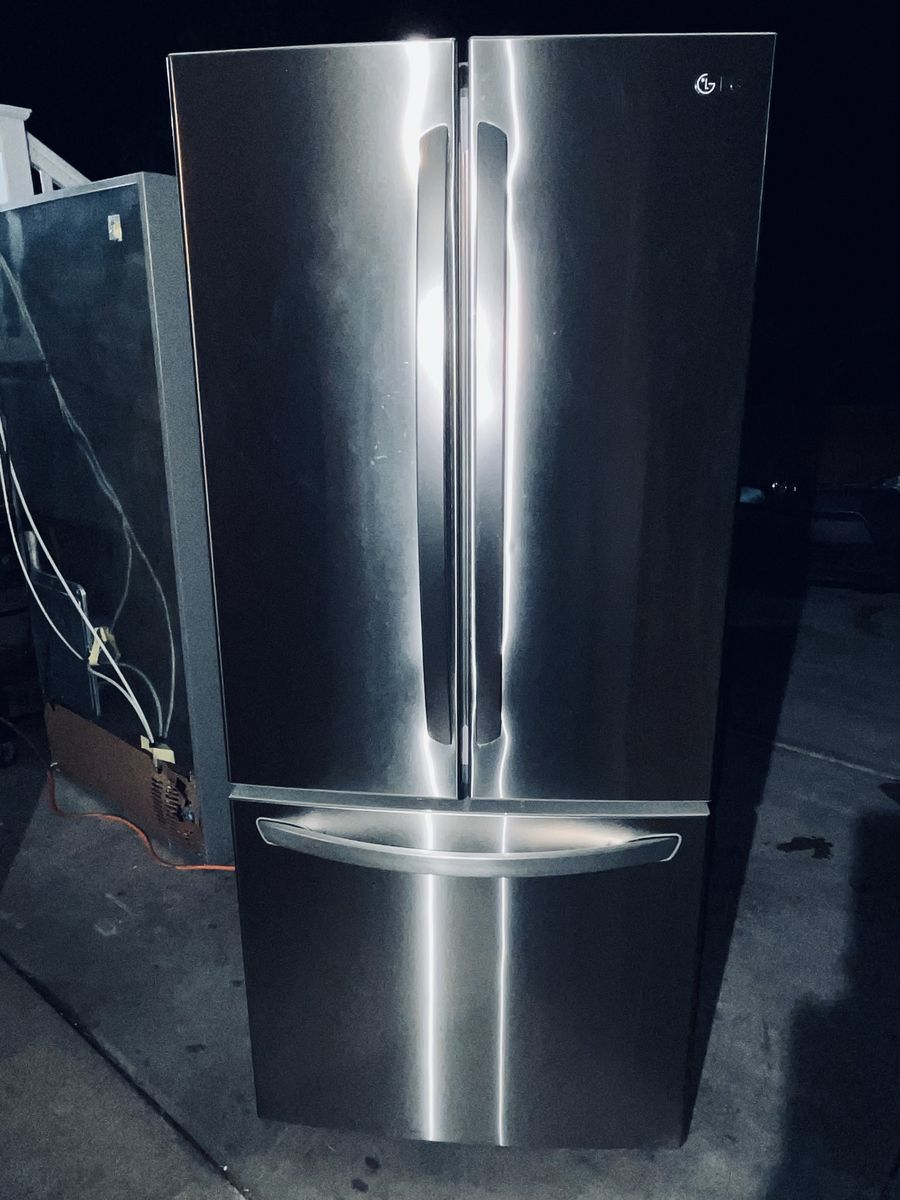$580 OBO GOOD REFRIGERATOR LG 30”  inch wide