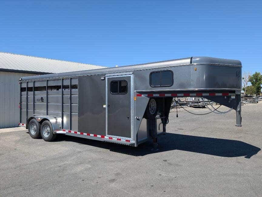 2027 Maverick Trailers Gooseneck 4 Horse Trailer Steel Frame AluminumSkin