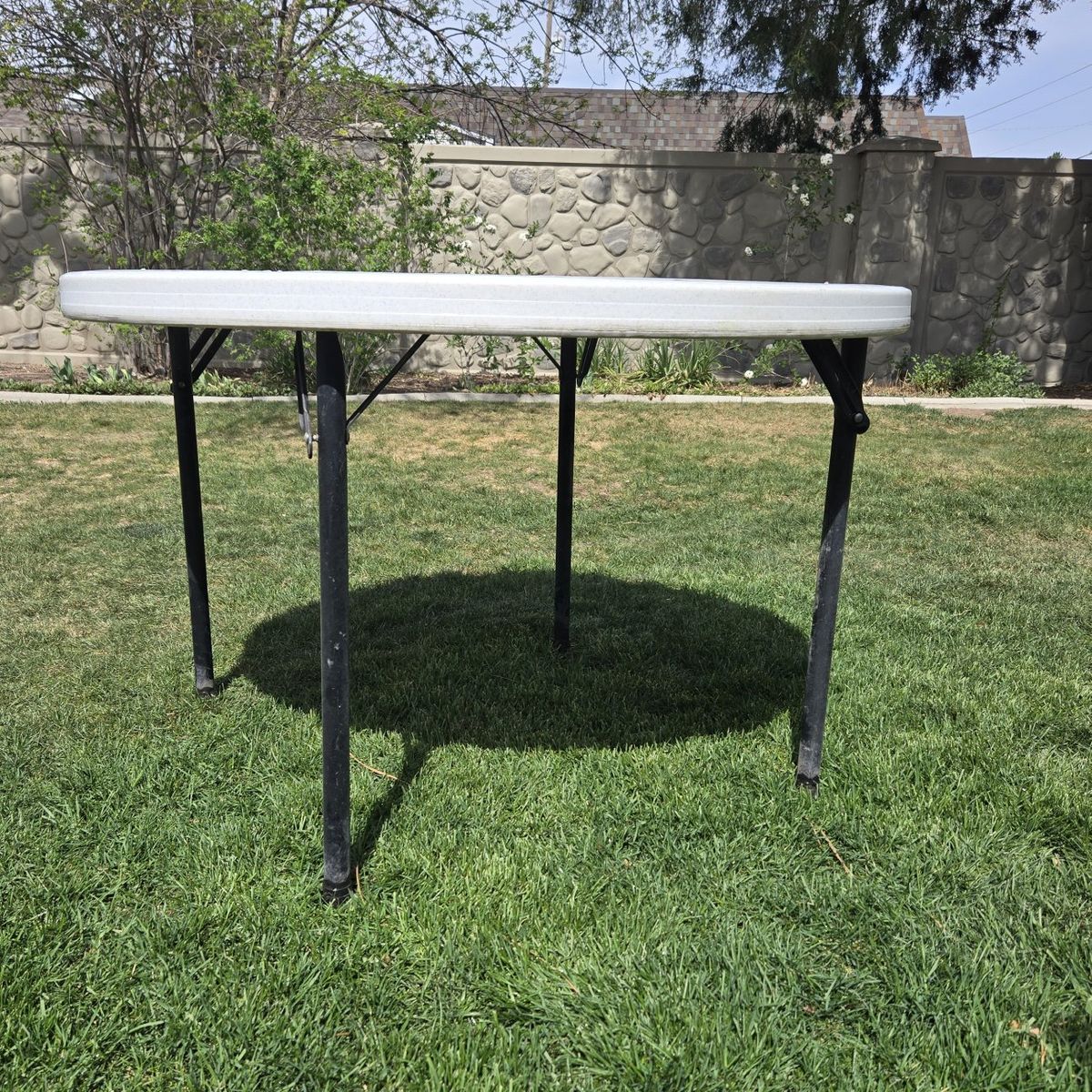 Lifetime Round outdoor table