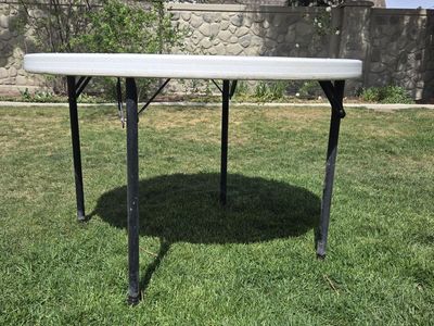 Lifetime Round outdoor table