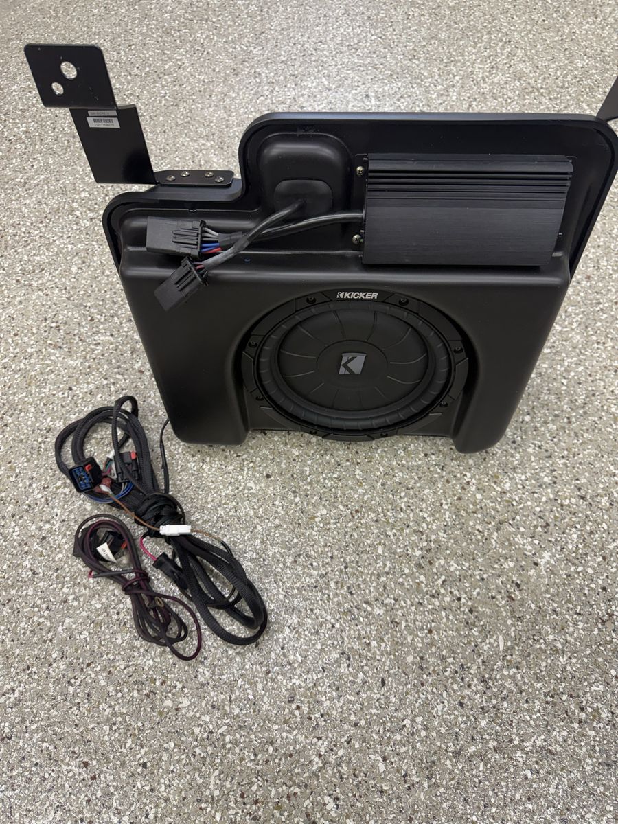 Kicker Subwoofer Enclosure with amp