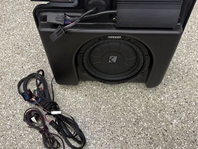Kicker Subwoofer Enclosure with amp
