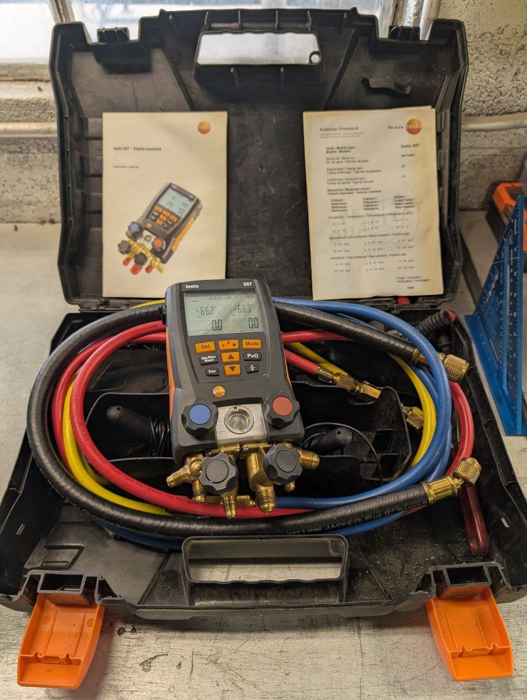 Testo 557 w/Hard Case and Accessories