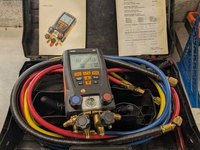 Testo 557 w/Hard Case and Accessories