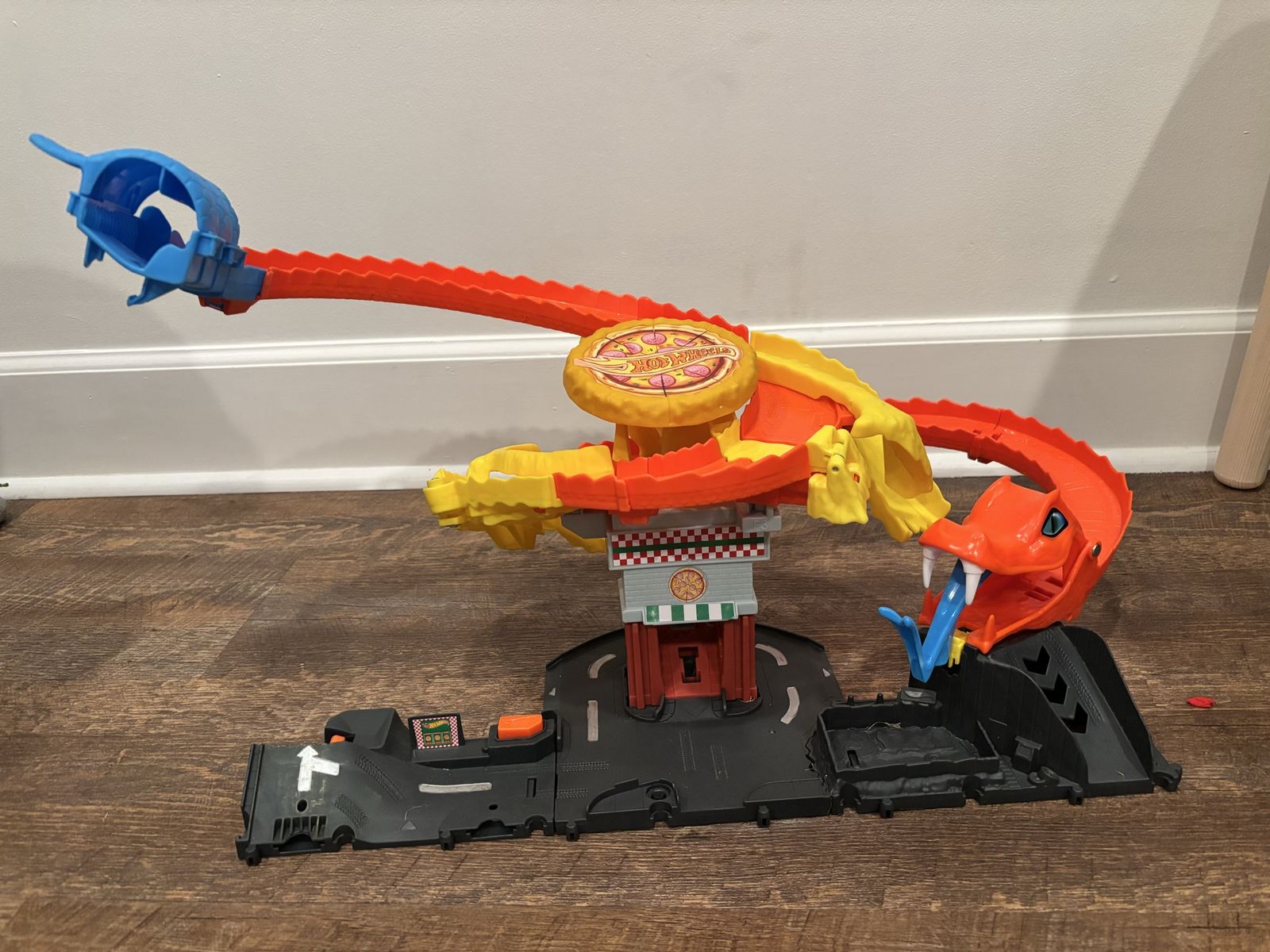 Hot Wheels City Toy Car Track Set, Pizza Slam Cobra Attack Playset