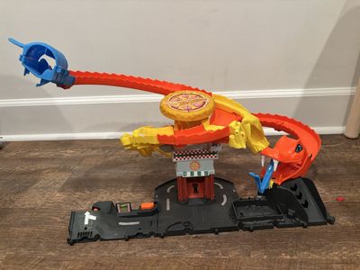 Hot Wheels City Toy Car Track Set, Pizza Slam Cobra Attack Playset