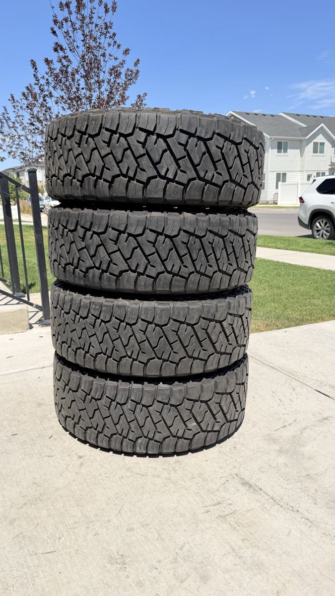 37/12.50R22 Toyo RT Trail Load F Like new