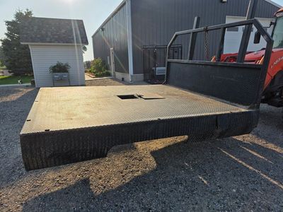 Heavy Duty Steel Flatbed Truck Bed with Gooseneck Hitch Cutout