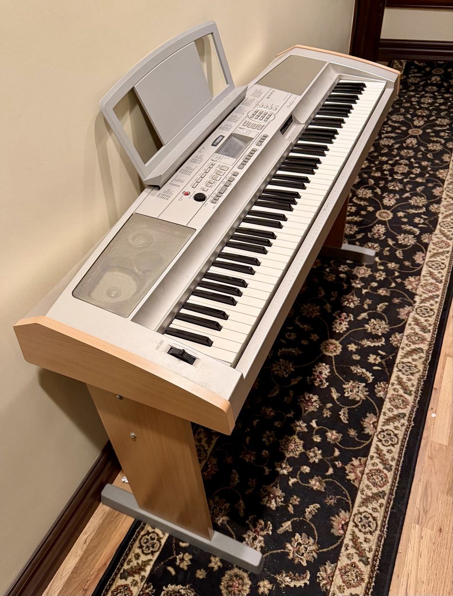 Yamaha Portable Grand DGX-500 88-Key Piano