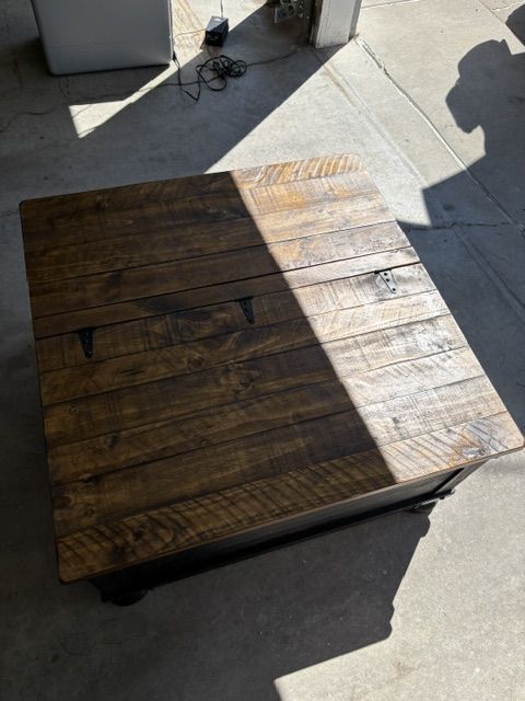 Coffee Table - Chest - Extendable Shelf / TV Tray Style