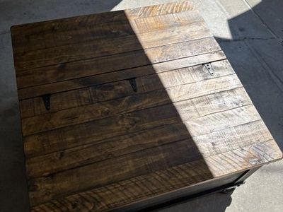 Coffee Table - Chest - Extendable Shelf / TV Tray Style