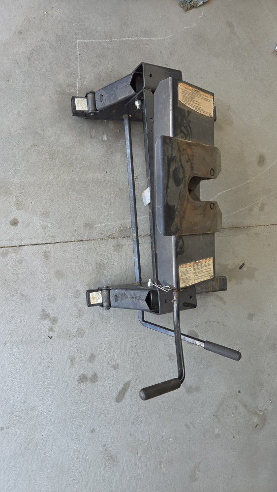 REESE (30047) 16K Fifth Wheel Hitch