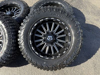 20x10 TIS 567BM 8 Lug 8x170 Ford 35x12.50R20 R/T