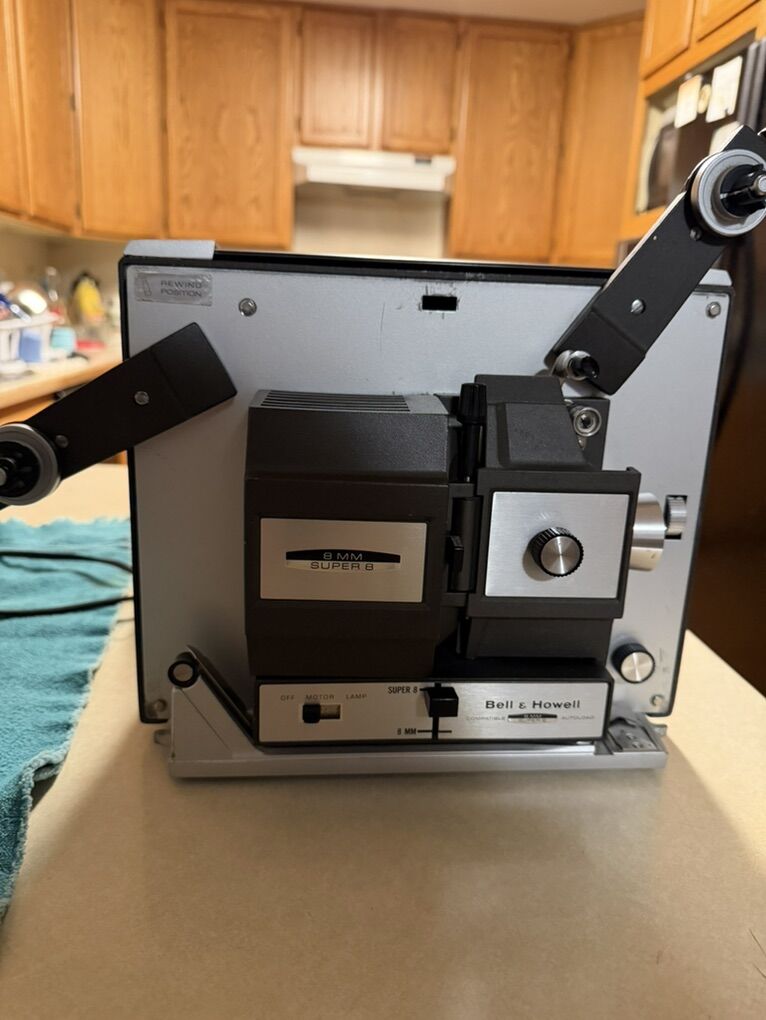 Bell & Howell Movie Projector/Working
