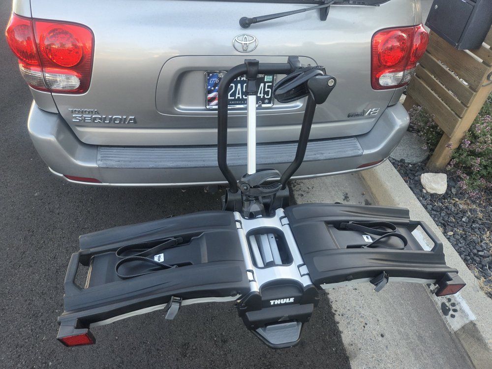 Thule EasyFold XT 2 Bike Rack W/Bike & Hitch Locks & Ramp