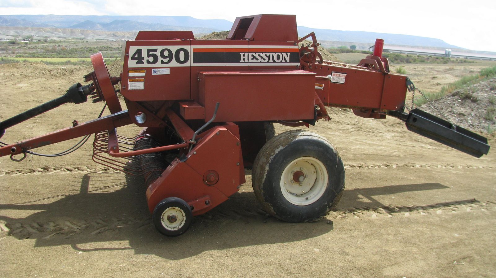 Hesston 4590 twine baler