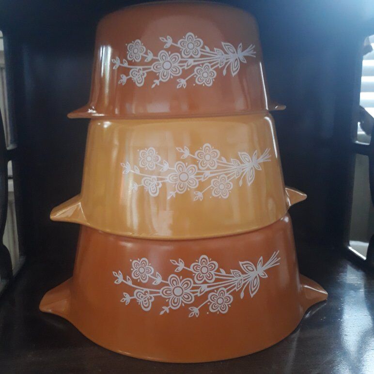 VTG Pyrex Butterfly Gold Casserole Set