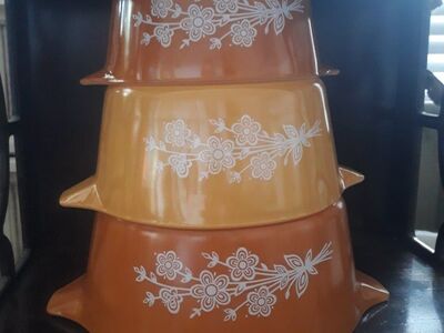 VTG Pyrex Butterfly Gold Casserole Set