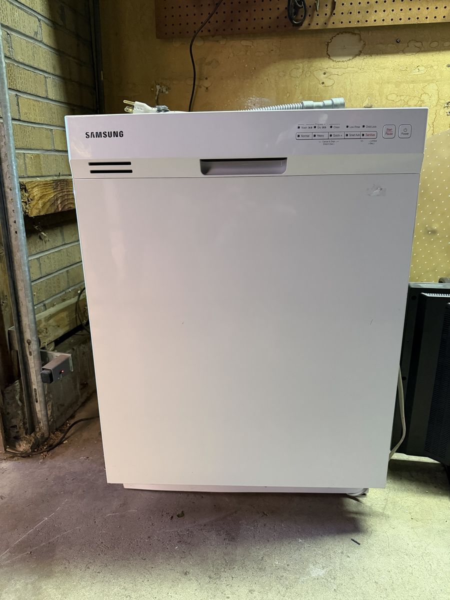 Samsung White Builtin Dishwasher with Digital Controls