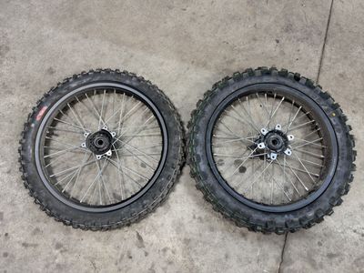 2025 Surron Ultra Bee wheels/tires