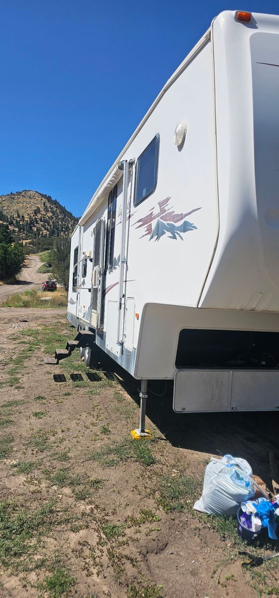 2008 34 foot Pilgrim International Legends 5th Wheel Travel Trailer RV with Slide-Outs