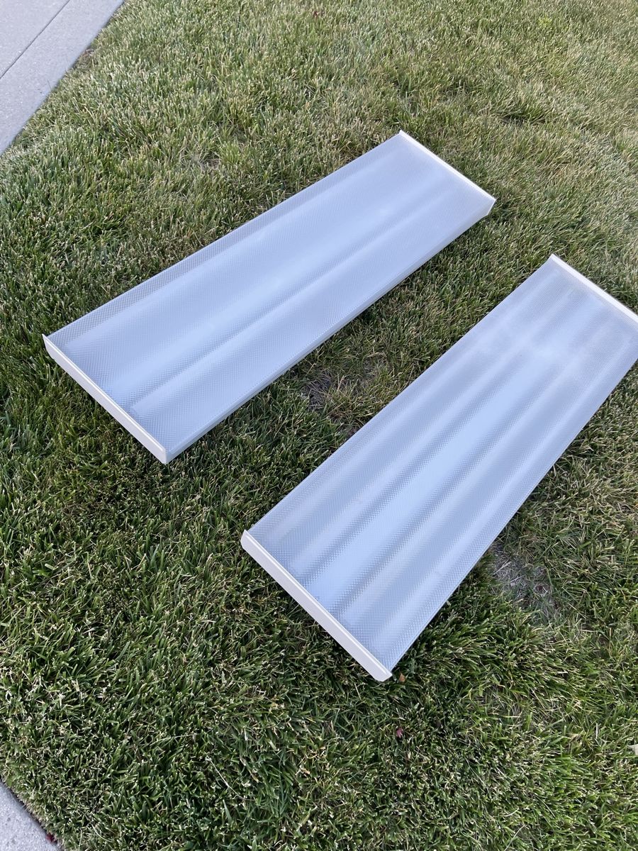 4ft BALLAST FLORESCENT CEILING LIGHT FIXTURES! 18 Available..