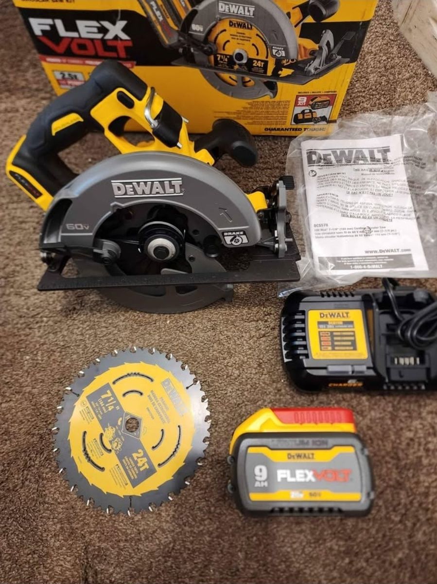 New DEWALT FLEXVOLT 60V MAX 7-1/4 in. Cordless Circular Saw Kit