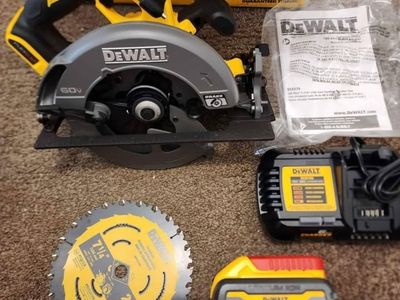 New DEWALT FLEXVOLT 60V MAX 7-1/4 in. Cordless Circular Saw Kit