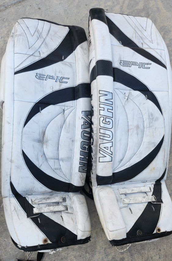 Vaughn Epic 8000 goalie leg pads