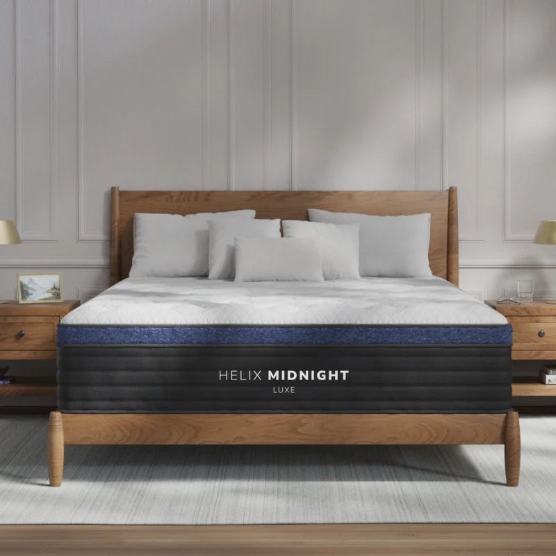 Like New - Helix Midnight Luxe Hybrid King Mattress