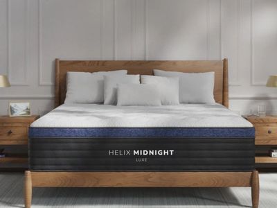 Like New - Helix Midnight Luxe Hybrid King Mattress
