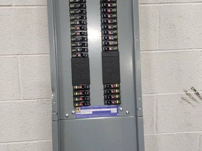 Square D 200A Electrical Panelboard 208V/120V 3-Phase NQ-Series M-566E Trim NC300HR