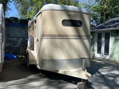 Circle J 2 Horse Slant Load Trailer Lightweight