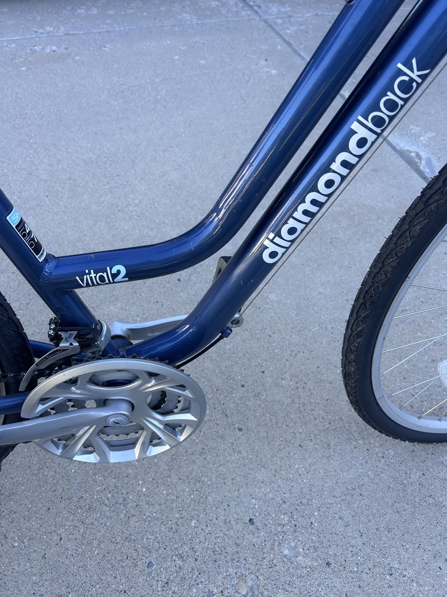 Diamondback Vital 2 Women's Hybrid Comfort Bike - Blue