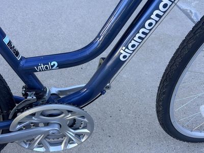 Diamondback Vital 2 Women's Hybrid Comfort Bike - Blue