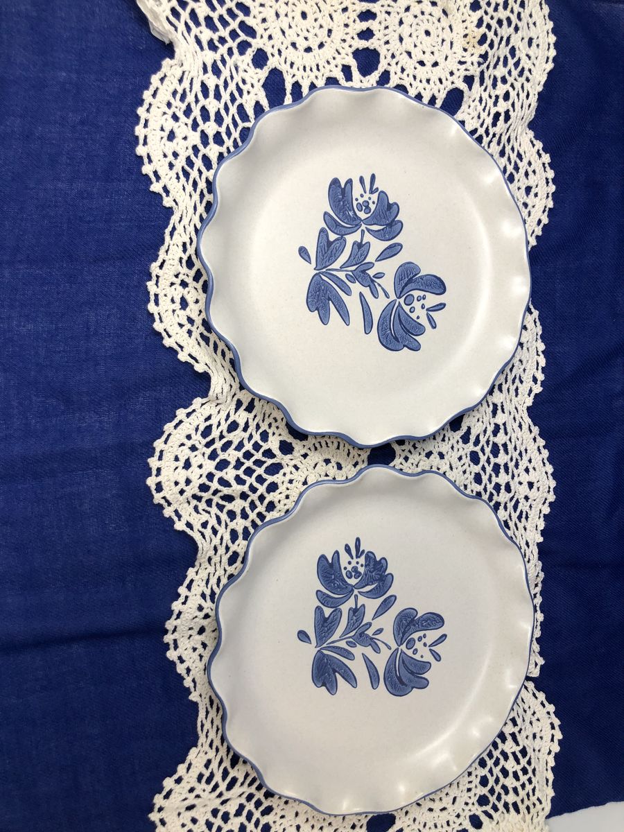 Set of 2 Vintage Pfaltzgraff Yorktowne Wavy Rim Dinner Plates