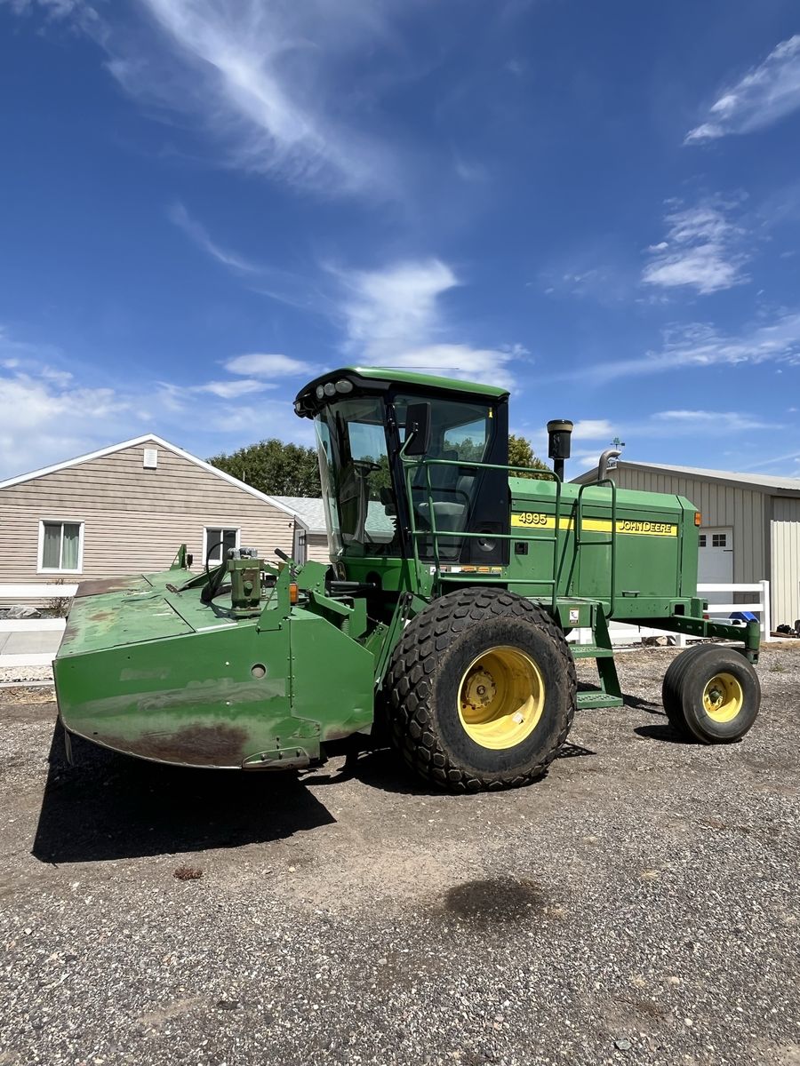 John Deere 4995 Swather