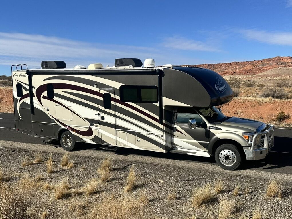 2015 Thor Motor Coach Four Winds Super C