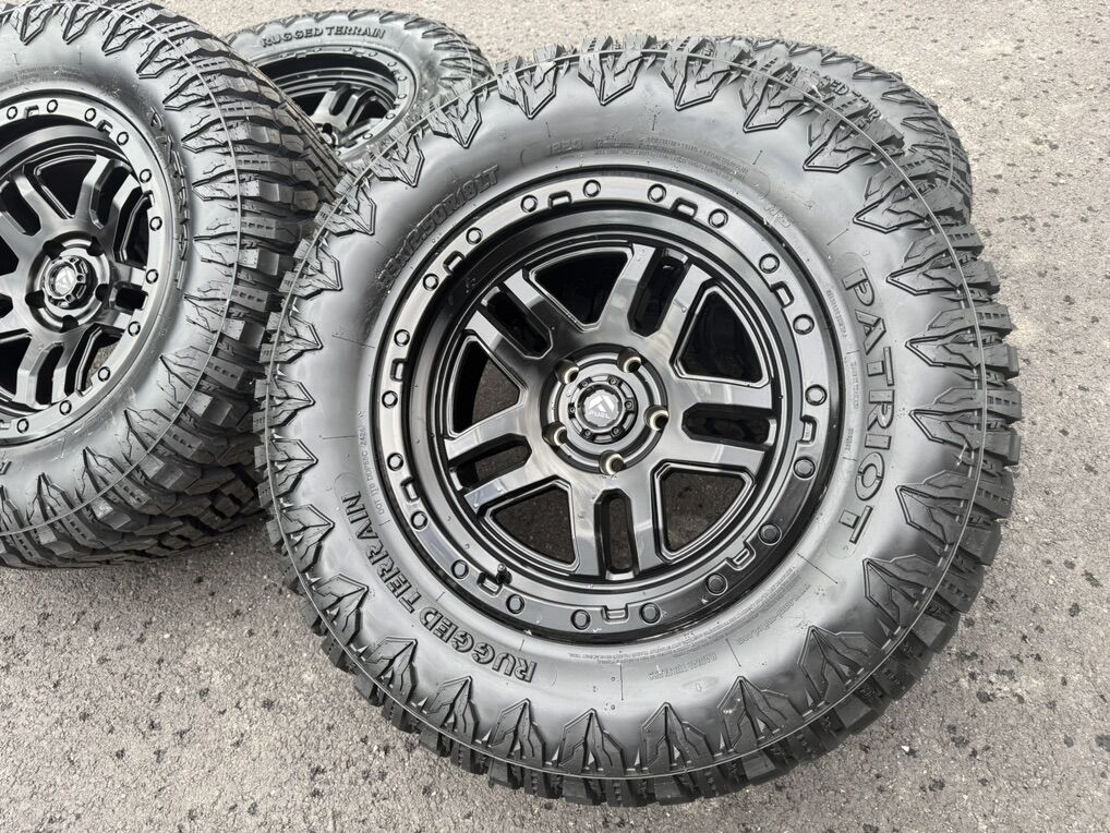 18 Fuel Ammo 5 Lug 5x5 Jeep 33x12.50R18 Patriot RT