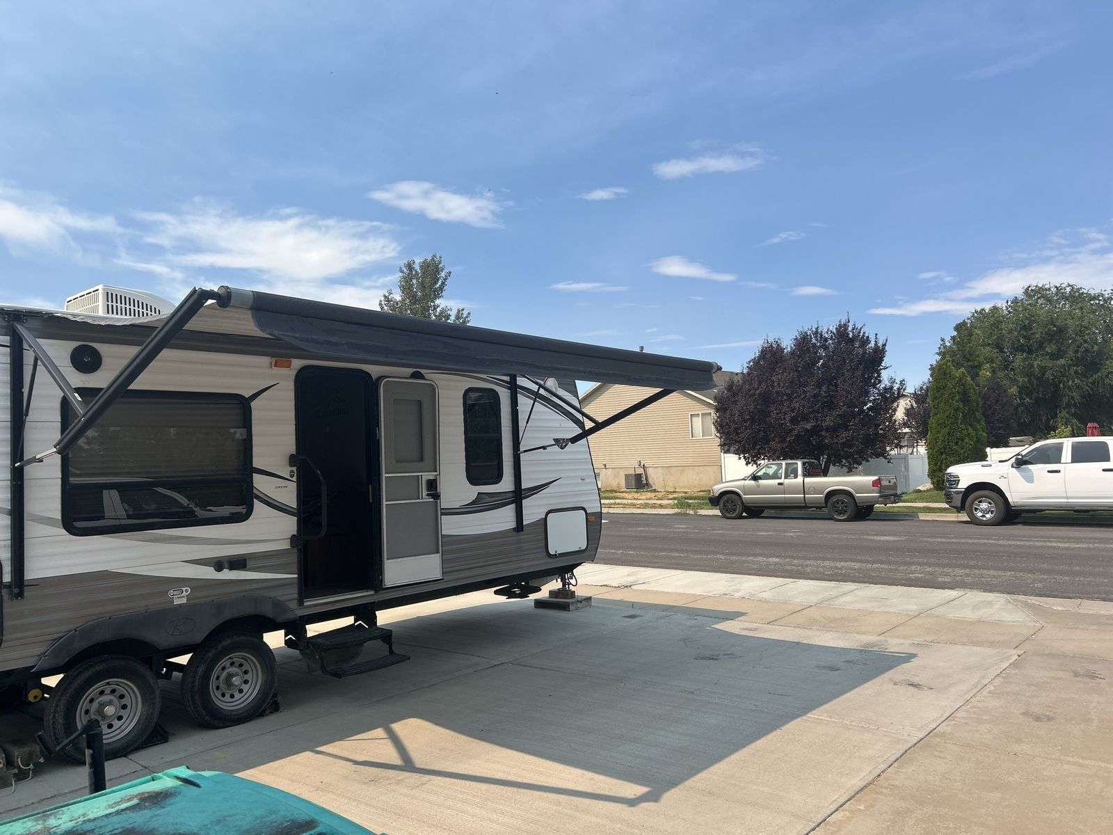 28 Foot Keystone Hideout Camp Trailer